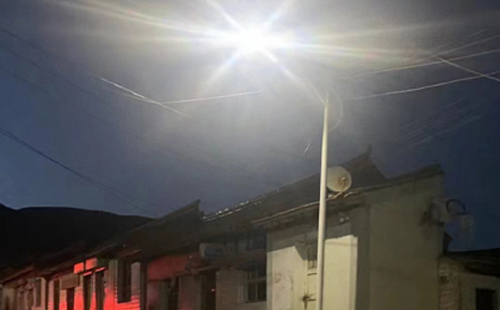 农村院子里最适合的青松路街道太阳能路灯亮度与安装要点